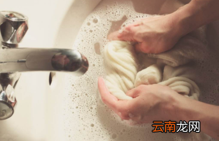 衣服被发泡胶粘了怎么办-发泡胶有腐蚀性吗