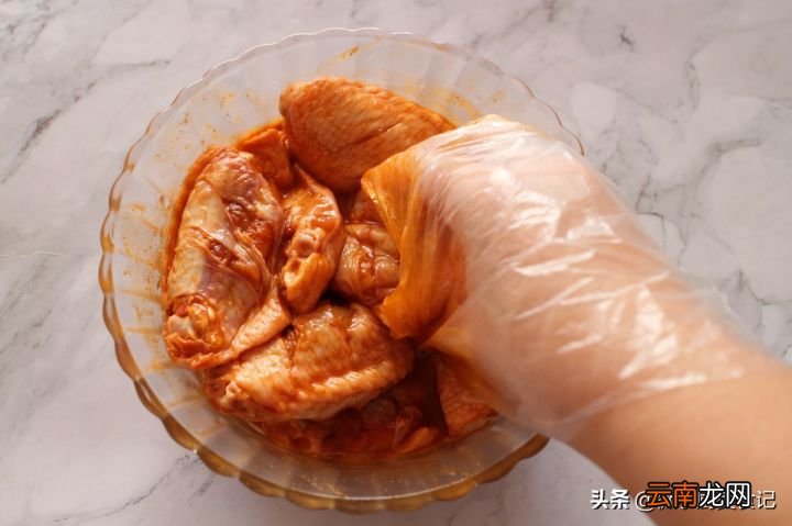 想吃烤鸡翅不用买 烤箱烤鸡翅温度和时间