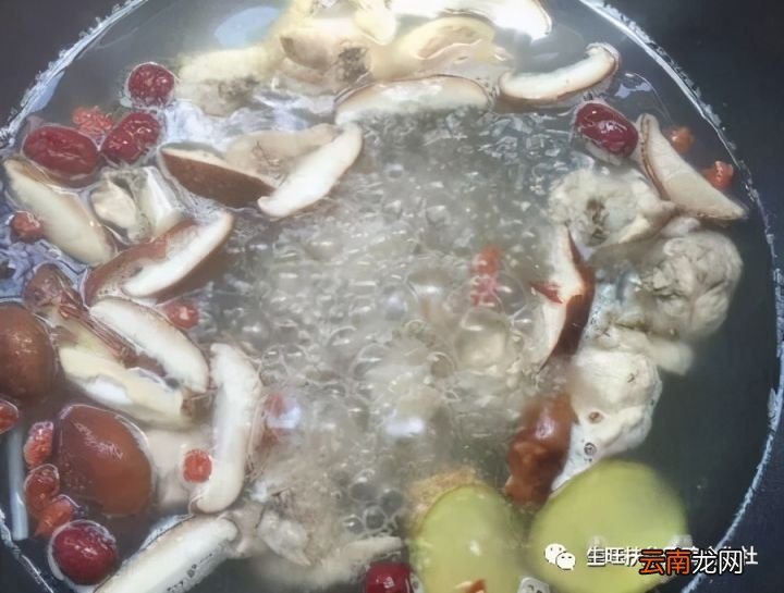 炖鸡汤放什么食材调料 熬鸡汤都放什么调料最好