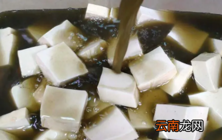臭豆腐是怎样变成黑色的-臭豆腐有黑色素吗