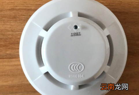 烟雾报警器半夜突然响了几声又关了-烟雾报警器响了会自动报警吗