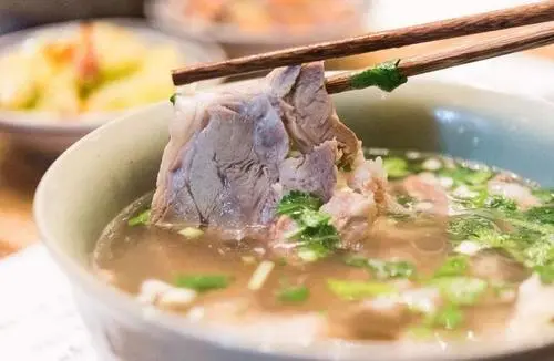 羊肉汤记住四不五做 羊汤又浓又白的诀窍