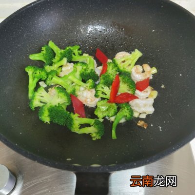虾仁炒西兰花 虾仁炒什么好吃