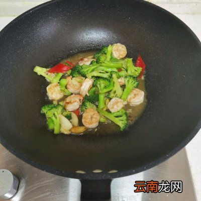 虾仁炒西兰花 虾仁炒什么好吃