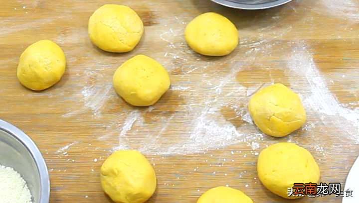 步骤和配料都很简单 南瓜饼的做法家常做法