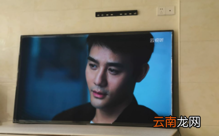 液晶屏有竖线是什么原因-电视上有条横线自己能恢复吗