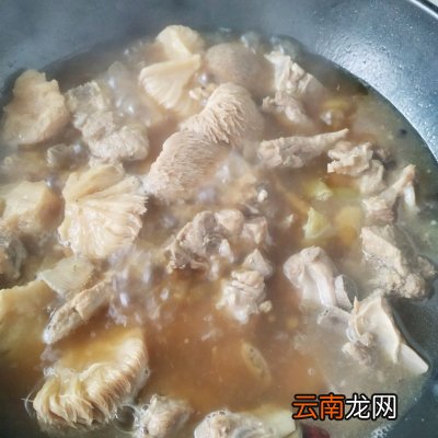 简单好吃的猴头菇炖排骨 猴头菇和什么煲汤最好