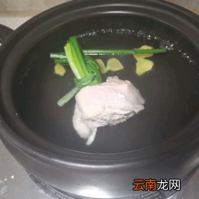 做法简单零失败的清炖鸡汤 母鸡汤怎么炖最有营养又好吃