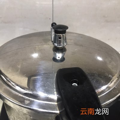 Q谈软糯的简易做法 红烧猪蹄怎样做又烂又好吃