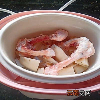 一碗暖心暖胃的排骨莲藕汤 莲藕汤可以放什么材料