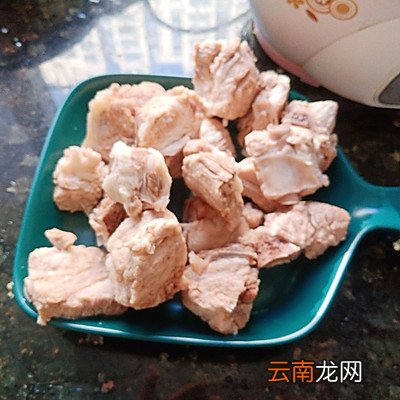 一碗暖心暖胃的排骨莲藕汤 莲藕汤可以放什么材料