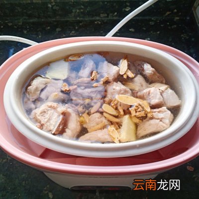一碗暖心暖胃的排骨莲藕汤 莲藕汤可以放什么材料