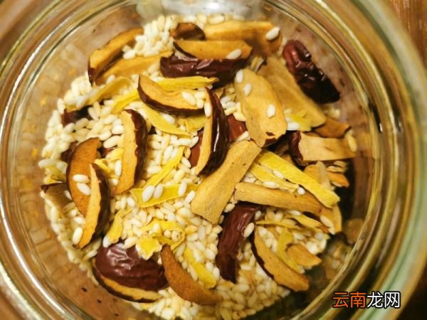 刮油祛湿炒米姜丝大枣茶 生姜红枣茶能去湿气吗