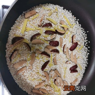 刮油祛湿炒米姜丝大枣茶 生姜红枣茶能去湿气吗
