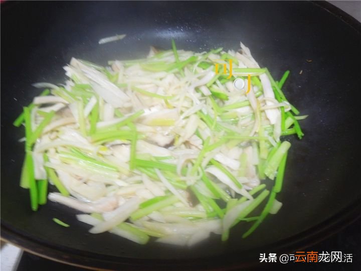 芹菜和这两种蔬菜一起炒 芹菜炒什么配菜好吃
