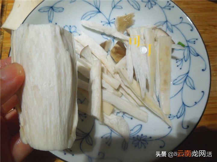 芹菜和这两种蔬菜一起炒 芹菜炒什么配菜好吃