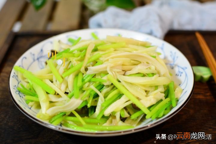 芹菜和这两种蔬菜一起炒 芹菜炒什么配菜好吃
