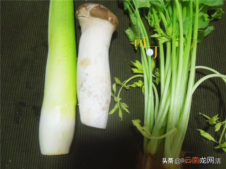 芹菜和这两种蔬菜一起炒 芹菜炒什么配菜好吃