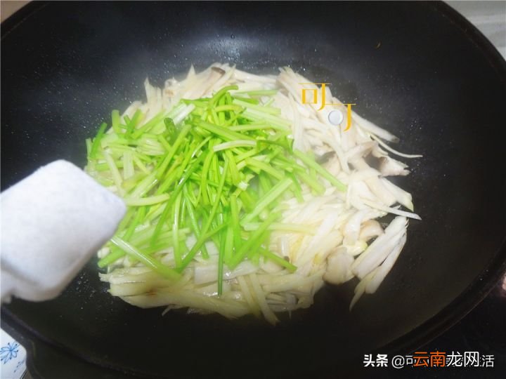 芹菜和这两种蔬菜一起炒 芹菜炒什么配菜好吃