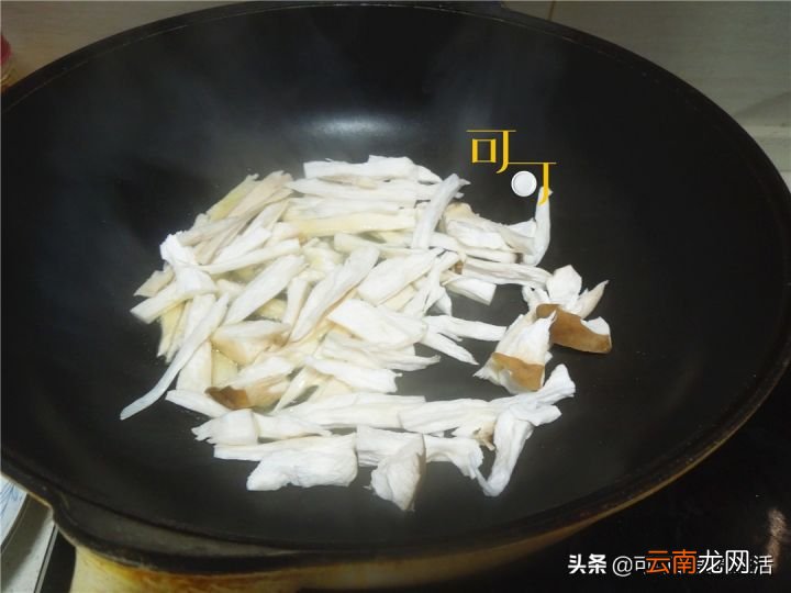 芹菜和这两种蔬菜一起炒 芹菜炒什么配菜好吃