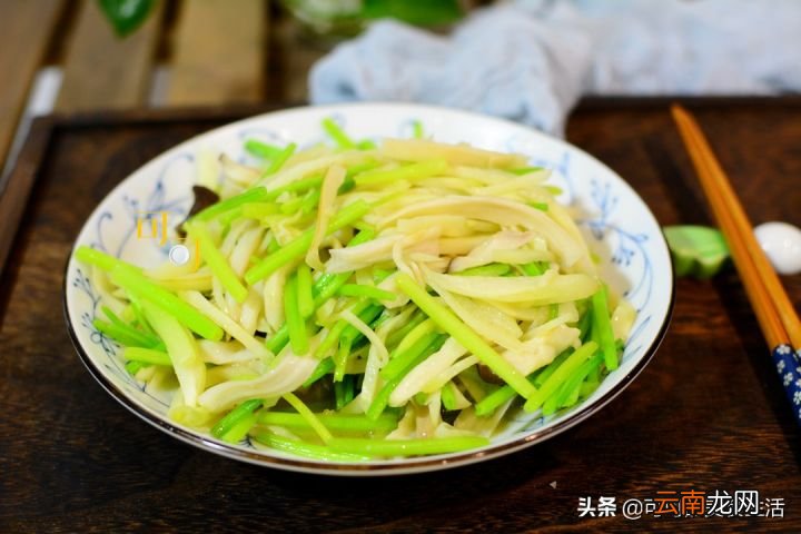 芹菜和这两种蔬菜一起炒 芹菜炒什么配菜好吃