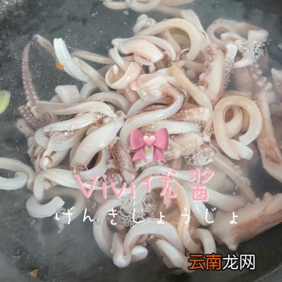 好吃的炒鱿鱼丝是这样做的 鱿鱼怎么炒好吃又嫩