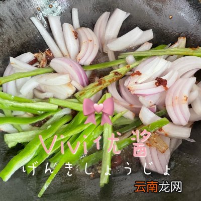 好吃的炒鱿鱼丝是这样做的 鱿鱼怎么炒好吃又嫩