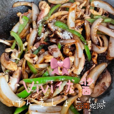 好吃的炒鱿鱼丝是这样做的 鱿鱼怎么炒好吃又嫩
