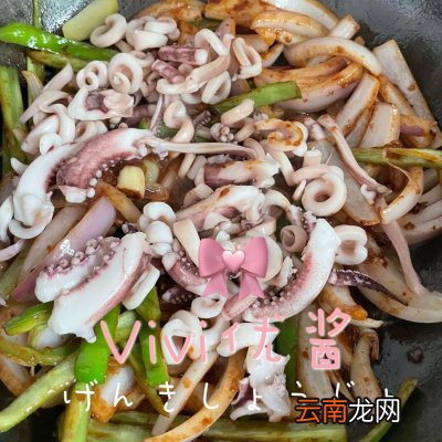 好吃的炒鱿鱼丝是这样做的 鱿鱼怎么炒好吃又嫩