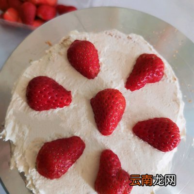 附戚风蛋糕详细做法 草莓蛋糕的做法
