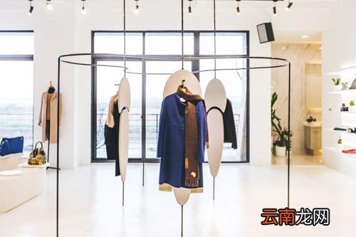 聚酯纤维料子显瘦吗,什么衣服最显瘦