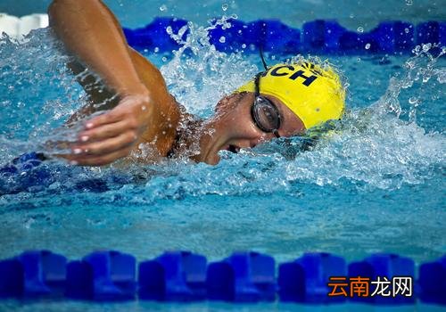 游完泳身上痒怎么回事,游泳减肥的最佳时间