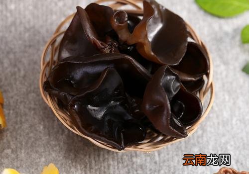 木耳泡发后还用焯水吗,木耳不焯水可以吃吗