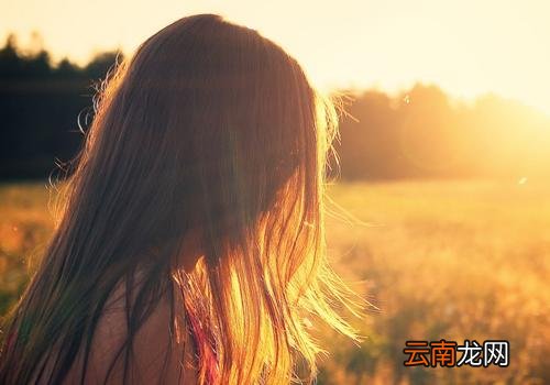 晒太阳对头发好吗,晒太阳头发会变黄吗