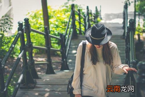 聚酯纤维加棉粘毛吗,聚酯纤维衣服上粘毛怎么办