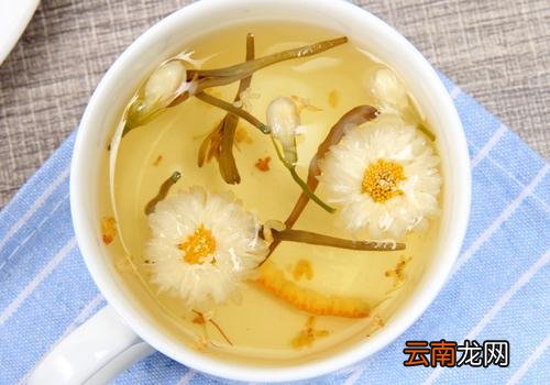 金银花泡水变绿能喝吗,金银花泡水为什么变绿