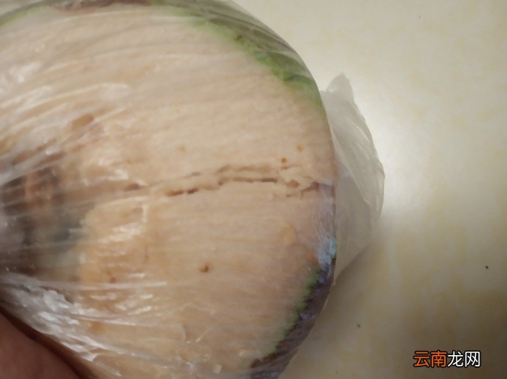 教你取出椰子肉的方法 椰子怎么打开吃椰肉