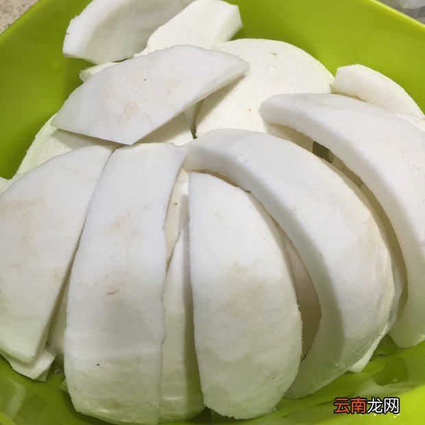 教你取出椰子肉的方法 椰子怎么打开吃椰肉