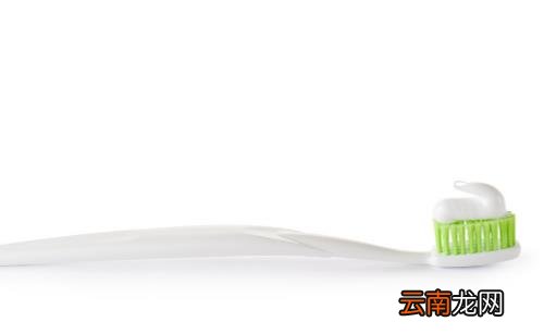 刷牙用最合适的牙膏量 使用牙膏的误区你别踩