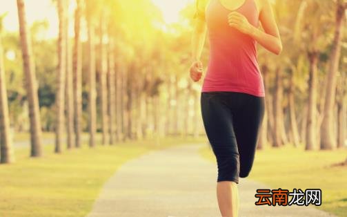 睡姿会影响你的睡眠质量 提升睡眠质量可以睡前按摩