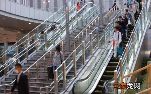 多多了解安全乘坐扶手电梯须知 避免电梯“吃人”