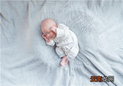 痱子可以用酒精擦吗,痱子可以擦花露水吗
