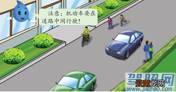 右转前违规变道逼停电动车，轿车司机砍人不慎刀落反被杀