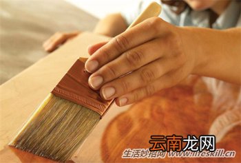 怎样给木制旧家具刷漆？