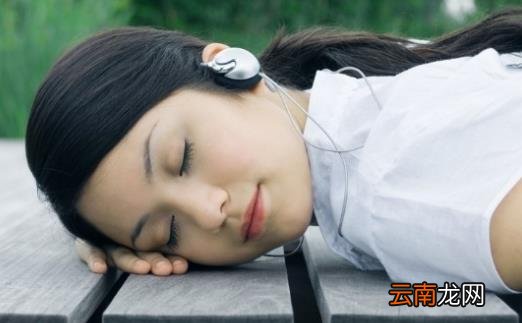 不小心耳机里面进水了 耳机进水具体处理方法