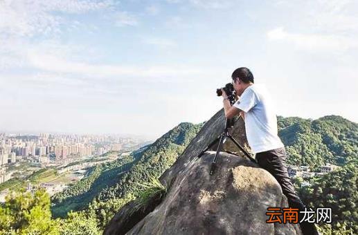 拍摄时利用对比构图手法 可以增强照片画面的视觉