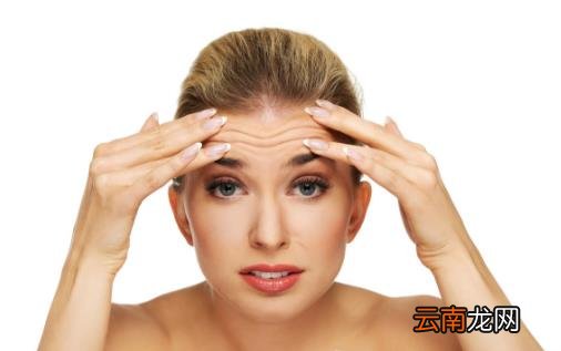 去除抬头纹先改掉挤眉的习惯 减少手脸接触减少皱纹