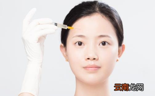 去除抬头纹先改掉挤眉的习惯 减少手脸接触减少皱纹