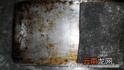 沾满油垢的烤箱只要用它泡一下，即可光洁如新！