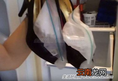 新鞋子太紧、咬脚又难穿？巧用“冰撑法”来搞定！